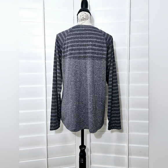 AVIA LONG SLEEVE ATHLETIC WORKOUT SHIRT/TOP - Picture 4 of 11